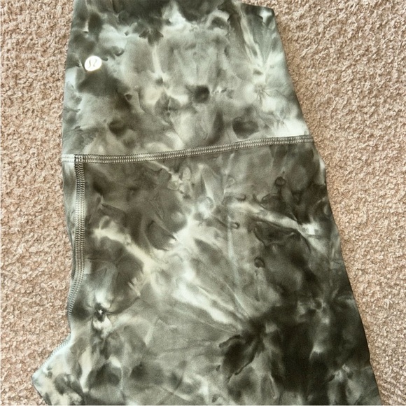 Lululemon Athletica Diamond Dye Leggings - Picture 5 of 9